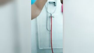 bé công nhân bắc giang, đái , nước đái vàng khè