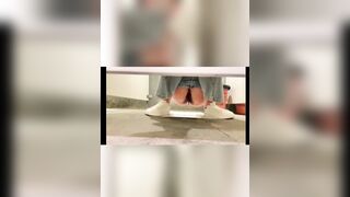 gái xinh đi đái nhìn còn nứng hơn chịch - phần 1