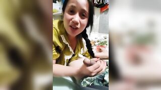 Đang nằm sóc lọ thì bị chị phòng kế bên vô bú cu luôn