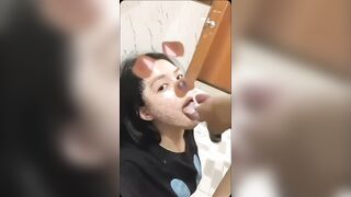 Nứng cặc lại bỏ nhỏ em họ bú cu xuất đầy miệng