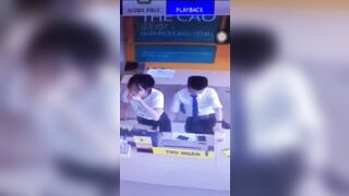 quản lý TGDĐ nghịch lồn em nhân viên trong giờ làm việc - phần 2