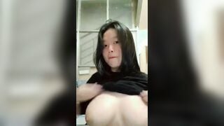 vú to không lo chết đói tay em nó còn k nắm được hết vú
