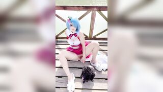 Con đĩ Cosplay Loli ko lông, Public ra bờ Sông Thủ Dâm Nứng vcl ra