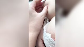 Dâm Nữ Vú To, Cho người lạ Bóp nghịch Núm vú To trên xe bus