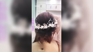 Một người có tầm ảnh hưởng trên Twitter tán tỉnh một người đàn ông dâm dục, chơi đùa