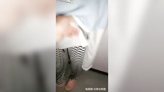 Nửa đêm nứng gọi con em kế lớp 11 ra phòng khách địt nhau vì sợ bố mẹ nghe được