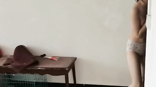 Đang địt nhau mà thằng ny của em lại đem đồ ăn đứng trước cửa