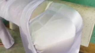Kèo ngửi mông trên tầng thượng con bạn mặc áo dài
