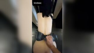 Con mới đi học về đã bị dượng đè đụ rồi mẹ ơi