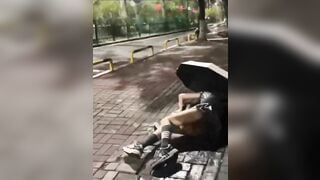 Hot đi nhậu say xong ị trong quần bắn tùm lum giữa đường luôn