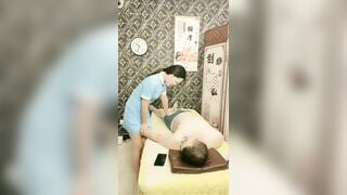 Phòng khám đông y nữ bác sĩ ko vượt qua cám dỗ khi bị sờ mó đã chịu đụ gã bệnh nhân.