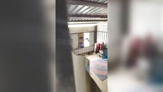 Thằng cháu 17 tuổi gan trời dám đụ dì họ của nó ở nhà kho.