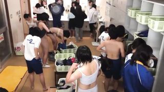 Quay lén HS teen Nhật Bản thay đồ tập thể cực HOT - phần 1