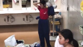 Quay lén HS teen Nhật Bản thay đồ tập thể cực HOT - phần 2
