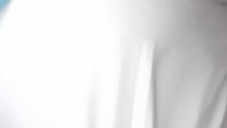 Em nhân viên văn phòng thủ dâm khi làm việc