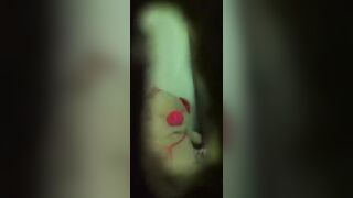 Em hàng xóm gần nhà