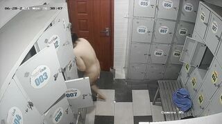 Hack camera phòng thay đồ hồ bơi