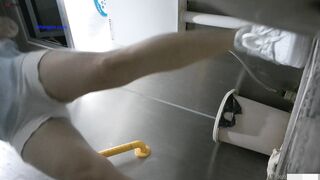 Cam kín quay lén các em teen TQ xinh đẹp đi đái trong nhà vệ sinh công cộng #3