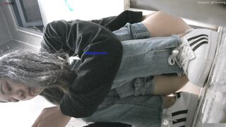 Cam kín quay lén các em teen TQ xinh đẹp đi đái trong nhà vệ sinh công cộng #7