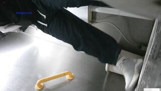 Cam kín quay lén các em teen TQ xinh đẹp đi đái trong nhà vệ sinh công cộng #8