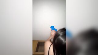 Cháu họ nó đè đụ em còn bắt bú sextoy