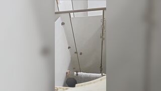 Quay lén cô gái làm gì trong toilet