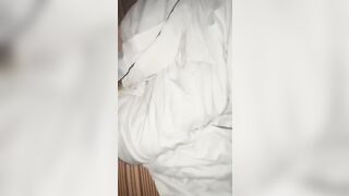 thấy chị dâu nhậu say về ngủ k đóng của phòng lén vào sờ lồn cho đỡ thèm
