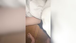 thấy chị dâu nhậu say về ngủ k đóng của phòng lén vào sờ lồn cho đỡ thèm