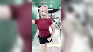 thanh niên may mắn đụ em gái mặt xinh vú bự