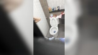 rửa mắt xem bé hàng xóm 2k9 loli tắm lại phải sục rồi