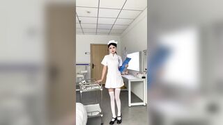 Em y tá dâm đãng phục vụ bệnh nhân dâm đãng