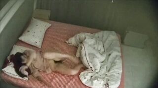 Cháu gái 16 tuổi quá lẳng lơ gợi dục cháu cậu họ tại phòng khi mợ vắng nhà.