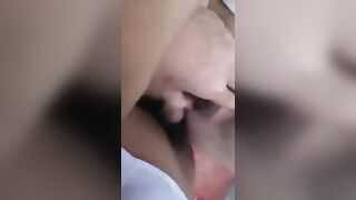 Cha mẹ đi ra ngoài có việc con gái 16 tuổi ở nhà bị hàng xóm đè đụ trong hoạn sợ.