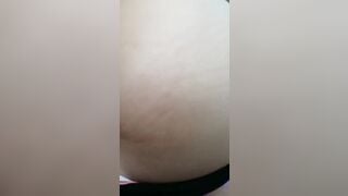 Chồng về quê cô vợ ở nhà giữ con liền dắt trai trẻ về nhà làm tình rồi đụ.