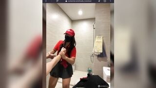 Hai em siêu thị dâm