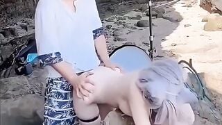 Địt em mầu ảnh ở ngoài biển hàng non siêu dâm