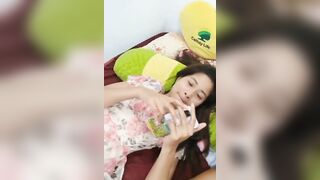 phát hiện đứa bạn thân không mặc quần lót tốc lên mà nó cười sướng