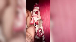 Em iu mông to em đạp như cái máy làm lồn em ướt nhẹp