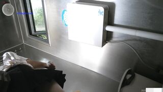 Cam kín quay lén các em teen TQ xinh đẹp đi đái trong nhà vệ sinh công cộng #11