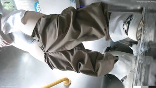 Cam kín quay lén các em teen TQ xinh đẹp đi đái trong nhà vệ sinh công cộng #22