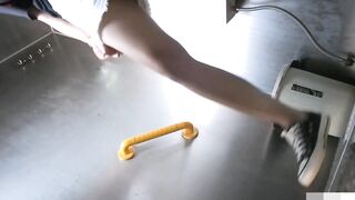 Cam kín quay lén các em teen TQ xinh đẹp đi đái trong nhà vệ sinh công cộng #35