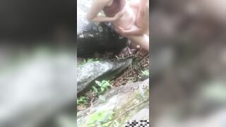 đưa em đi leo núi chỉ là lý do để đè em ra phang luôn giữa rừng