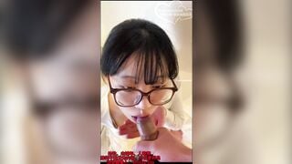 Tổng hợp clip địt nhau với bé e họ kính cận,mặt thì ngây thơ mà k bt đụ bt bnhiu cặc