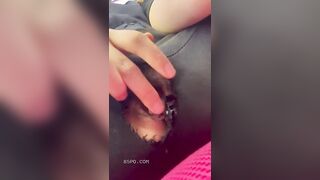 E KHOET QUẦN ĐỂ BÁN HÀNG TIỆN ĐỂ THỦ DÂM