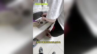 Thầy giáo sang nhà dạy kèm cho e hs rồi xún bếp địt mẹ e còn bắn tinh vào đồ ăn
