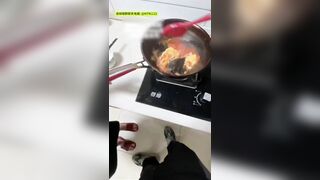 Thầy giáo sang nhà dạy kèm cho e hs rồi xún bếp địt mẹ e còn bắn tinh vào đồ ăn