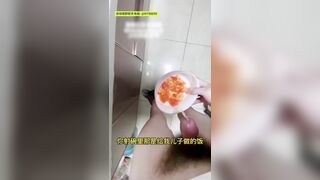Thầy giáo sang nhà dạy kèm cho e hs rồi xún bếp địt mẹ e còn bắn tinh vào đồ ăn