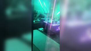 Quay lén anh khách đè đụ nhân viên karaoke