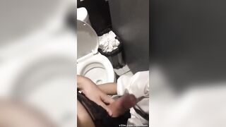 hs love 11 trốn vô wc bú nhau điên cuồng