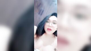 Phòng live show hàng móc lồn bím rỉ đầy nước ướt đẫm của em teen Việt mu to bím múp
